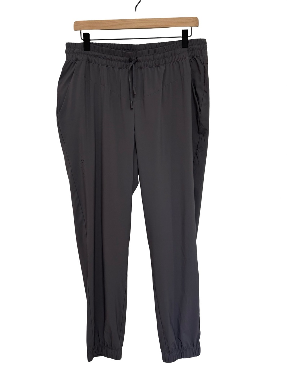 INDYGENA Lightweight Joggers in Gray (Nephrite) - Size L